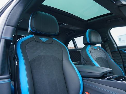 Used 2025 Bentley Flying Spur Plug-In Hybrid image 25
