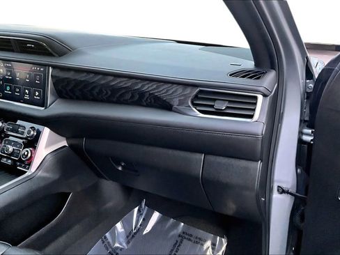 Used 2024 GMC Yukon XL Denali image 15