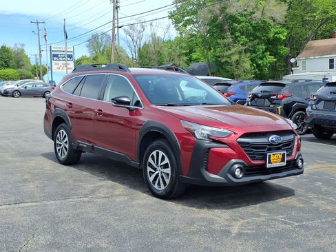 Used 2024 Subaru Outback Premium AWD/4WD image 3
