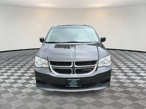 Used 2016 Dodge Grand Caravan SXT w/ UConnect Hands-Free Group FWD image 2