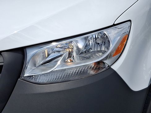 Used 2025 Mercedes-Benz Sprinter 2500 image 12