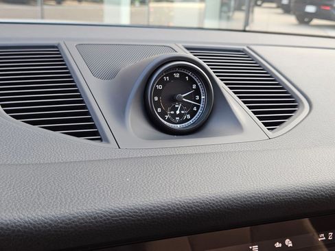 New 2026 Porsche Macan image 21