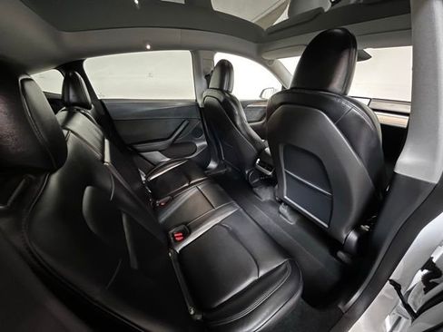 Used 2024 Tesla Model Y Long Range AWD/4WD image 12