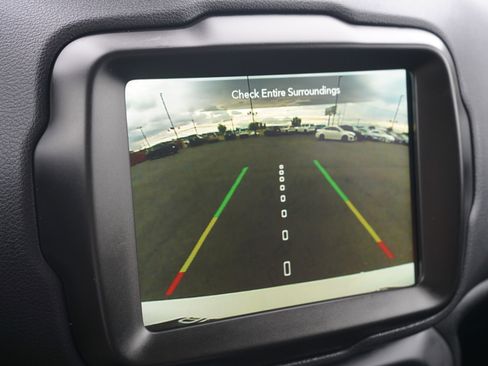 Used 2023 Jeep Renegade Latitude image 16