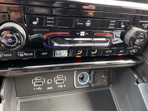 New 2025 Jeep Grand Cherokee Altitude image 12