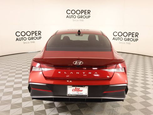 Used 2025 Hyundai Elantra SEL FWD image 23
