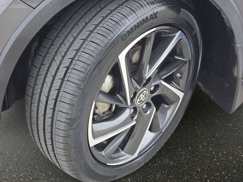 Used 2022 Toyota C-HR Limited FWD image 33