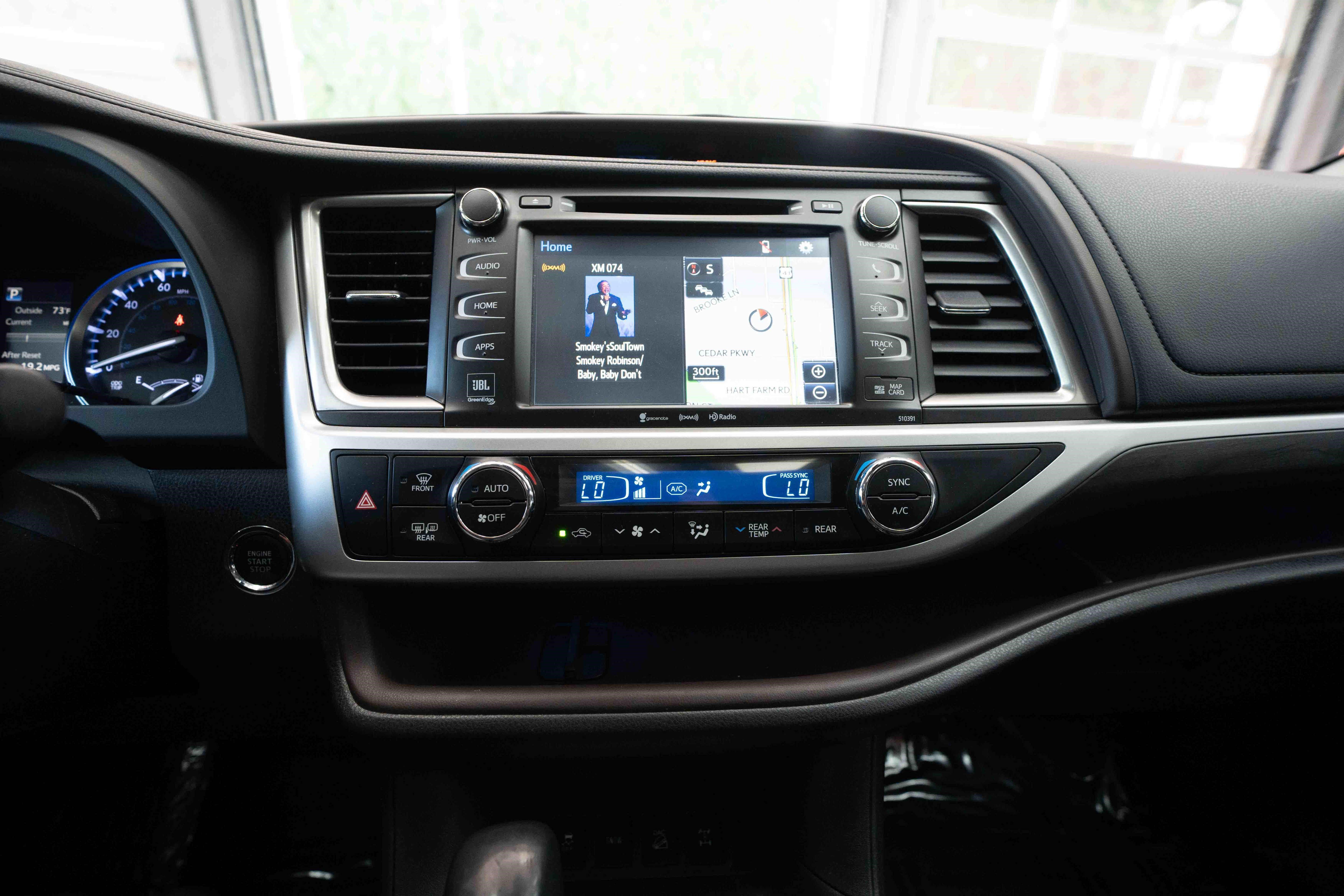 Used 2018 Toyota Highlander Limited AWD/4WD image 17