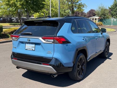 Used 2022 Toyota RAV4 XSE AWD/4WD image 8