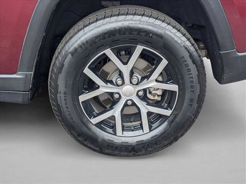 Used 2023 Jeep Grand Cherokee Limited image 25