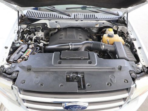 Used 2017 Ford Expedition XLT RWD image 12