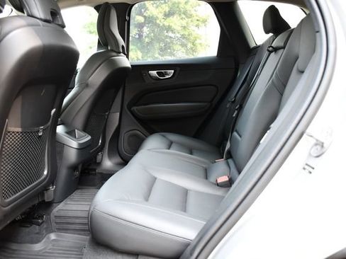 Used 2025 Volvo XC60 B5 Plus AWD/4WD image 16