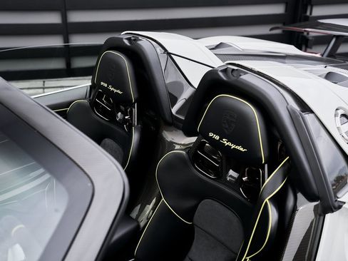 Used 2015 Porsche 918 Spyder w/Weissach Package image 25