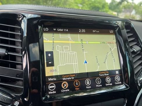Used 2019 Jeep Cherokee Limited AWD/4WD image 4