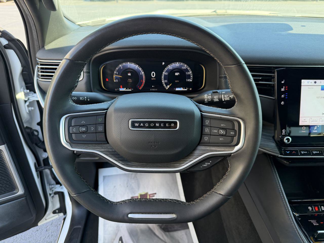 Used 2024 Jeep Wagoneer Series II AWD/4WD image 30