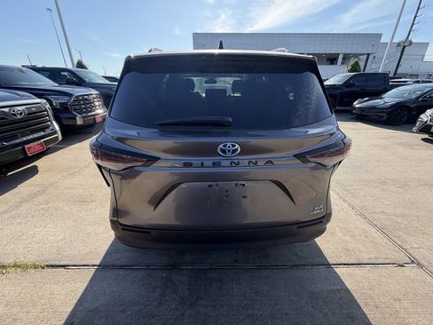 Used 2023 Toyota Sienna XLE FWD image 6