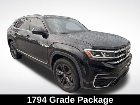 Used 2020 Volkswagen Atlas Cross Sport SE w/ Towing Package image 2