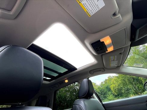 Used 2024 Nissan Pathfinder Platinum image 22