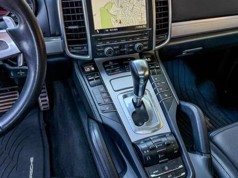 Used 2011 Porsche Cayenne Turbo AWD/4WD image 8