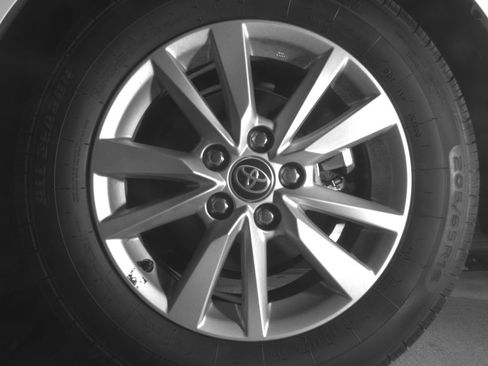 Used 2025 Toyota Camry LE image 11