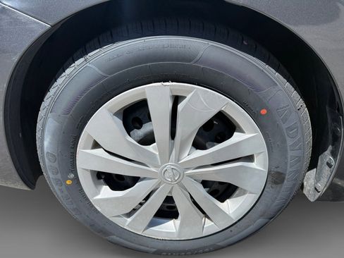 Used 2025 Nissan Versa S FWD image 9