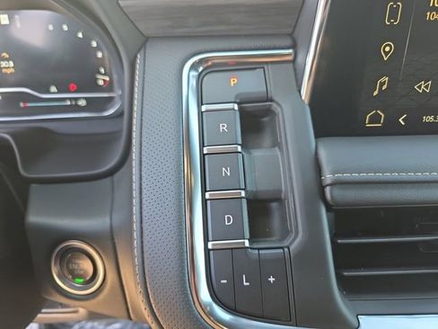 Used 2022 GMC Yukon SLT w/ SLT Luxury Package image 10