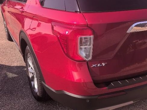 Used 2020 Ford Explorer XLT w/ Equipment Group 202A RWD image 7