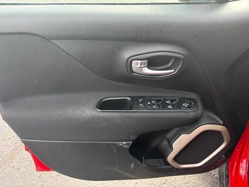 Used 2016 Jeep Renegade Latitude w/ Cold Weather Group image 20