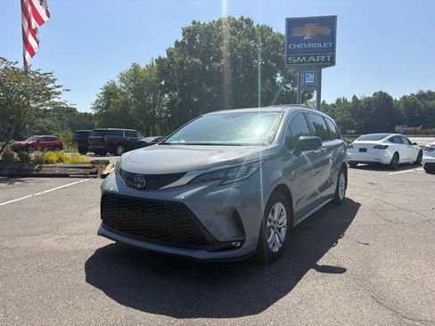 Used 2023 Toyota Sienna XSE AWD/4WD image 1