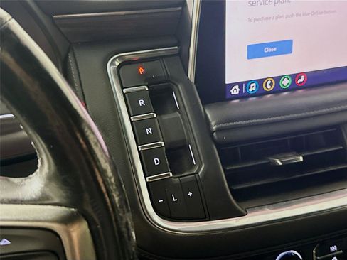 Used 2021 Chevrolet Tahoe Z71 w/ Luxury Package AWD/4WD image 14