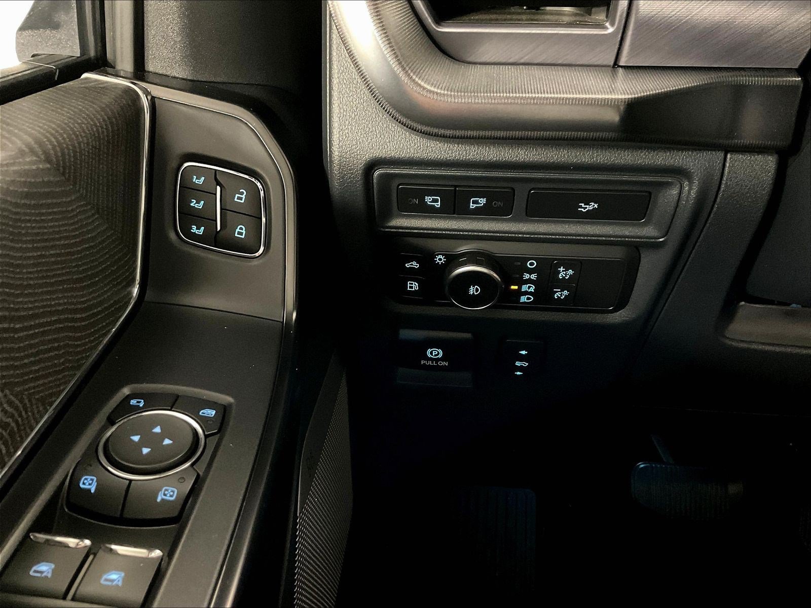 Used 2022 Ford F150 Platinum AWD/4WD image 16