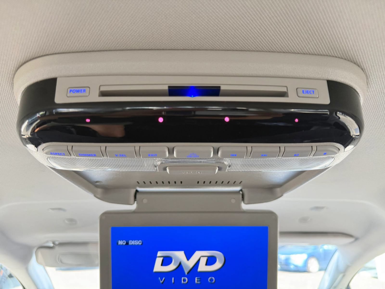 Used 2020 Chrysler Pacifica Touring w/ Tire & Wheel Group FWD image 31