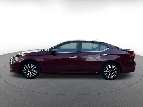 Used 2025 Nissan Altima 2.5 SV FWD image 5