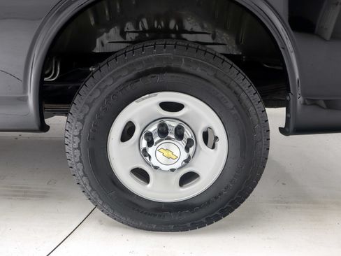 Used 2025 Chevrolet Express 3500 LT w/ LT Preferred Equipment Group RWD image 27