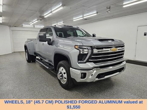 Used 2025 Chevrolet Silverado 3500 LTZ w/ LTZ Convenience Package AWD/4WD image 3