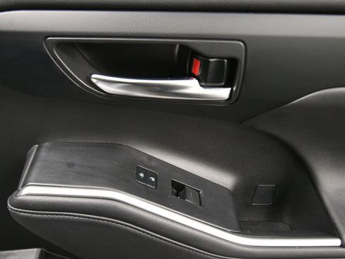 Certified 2024 Toyota Highlander XSE image 31