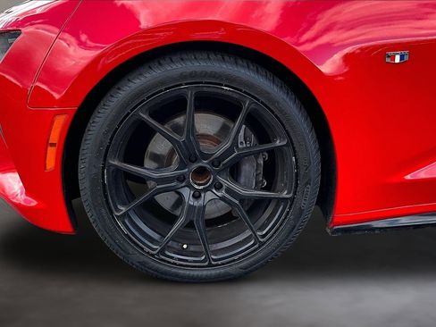 Used 2017 Chevrolet Camaro SS RWD image 9