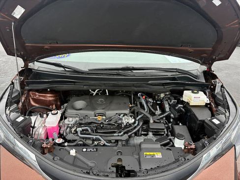 Used 2024 Toyota Sienna XLE FWD image 31