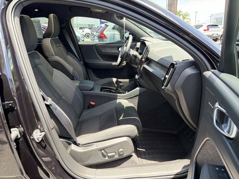 Certified 2023 Volvo C40 P8 Recharge Ultimate w/ Protection Package Premier AWD/4WD image 25