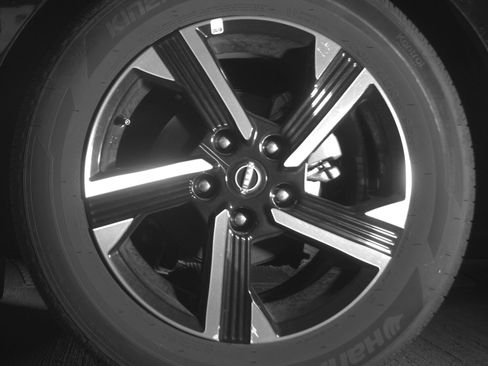 Used 2025 Nissan Sentra SV FWD image 14