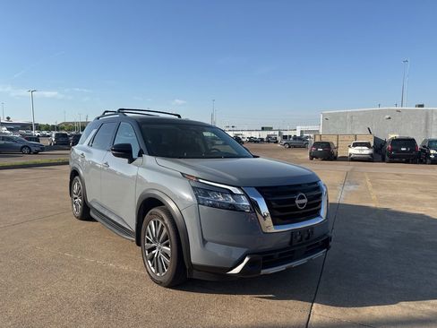 Certified 2024 Nissan Pathfinder SL w/ SL Premium Package image 1