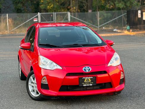 Used 2014 Toyota Prius C Three FWD image 2