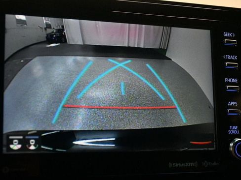 Used 2022 Toyota Venza XLE image 64