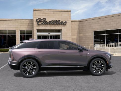 New 2025 Cadillac Optiq Luxury 2 w/ LPO, Floor Liner Package AWD/4WD image 5