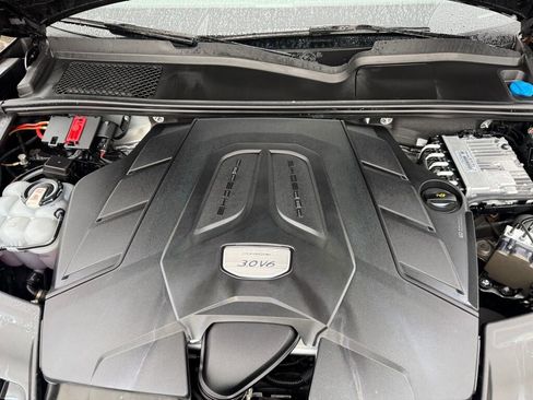 Used 2023 Porsche Cayenne Platinum Edition image 22