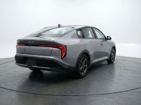 Used 2025 Kia K4 LXS image 9