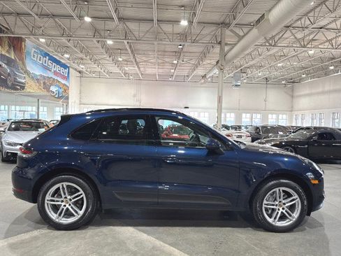 Used 2021 Porsche Macan w/ Premium Package image 34