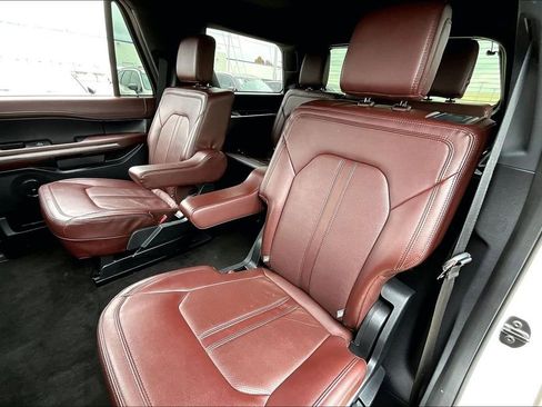 Used 2022 Ford Expedition Limited image 32