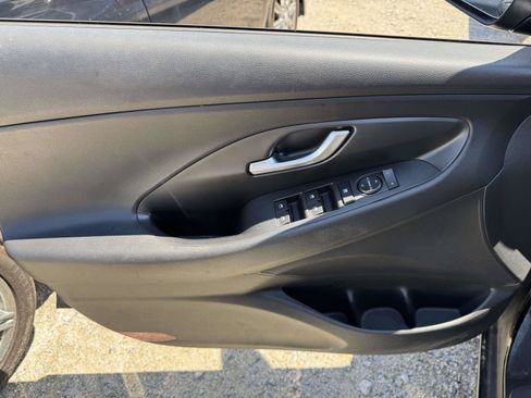 Used 2018 Hyundai Elantra GT w/ Style Package 02 FWD image 14