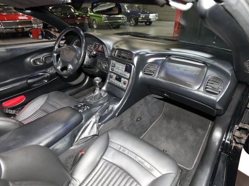 Used 2001 Chevrolet Corvette Convertible w/ Preferred Equipment Group2 RWD image 43